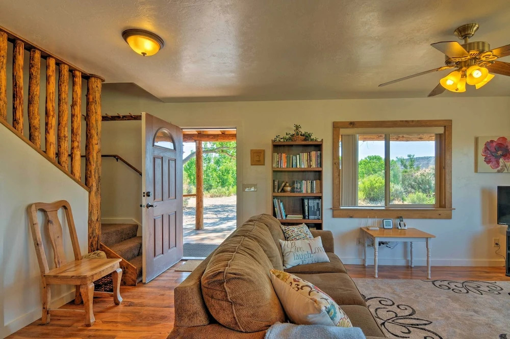 Cozy Henrieville Cabin: 18 Mi to Bryce Canyon NP!