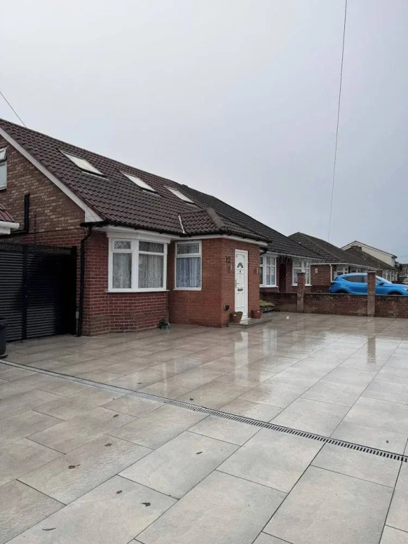 Spacious 4-bedroom Home in Ashford, Kent - Perfect for Families and Groups