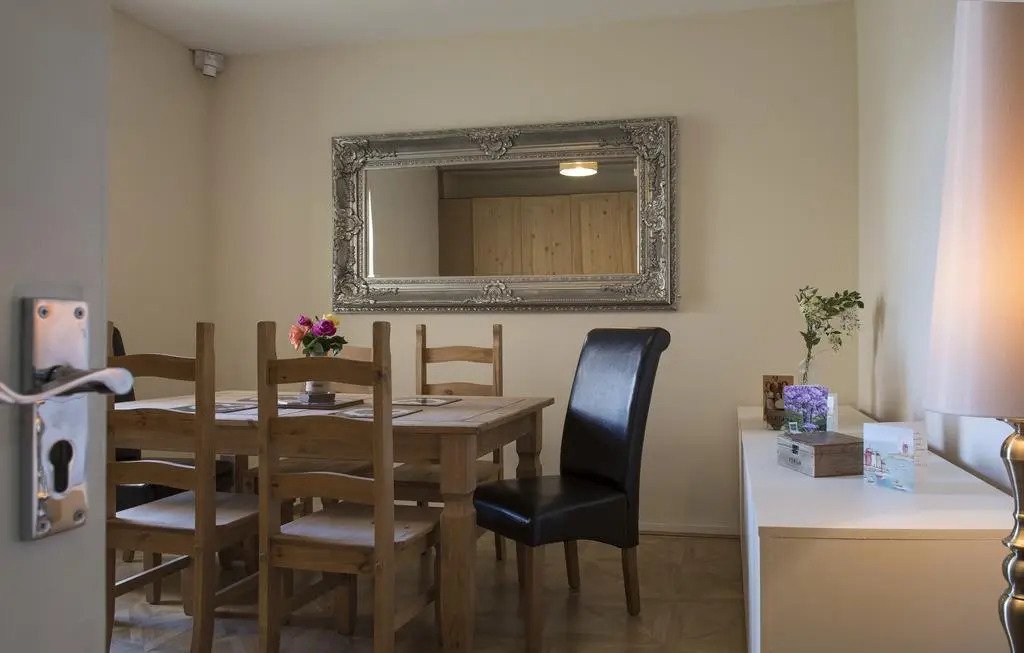 Cargo Cafe Apartments