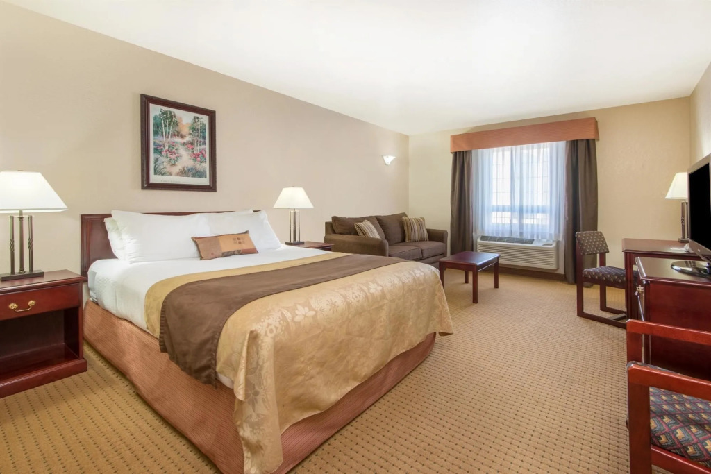 Ramada by Wyndham Lloydminster
