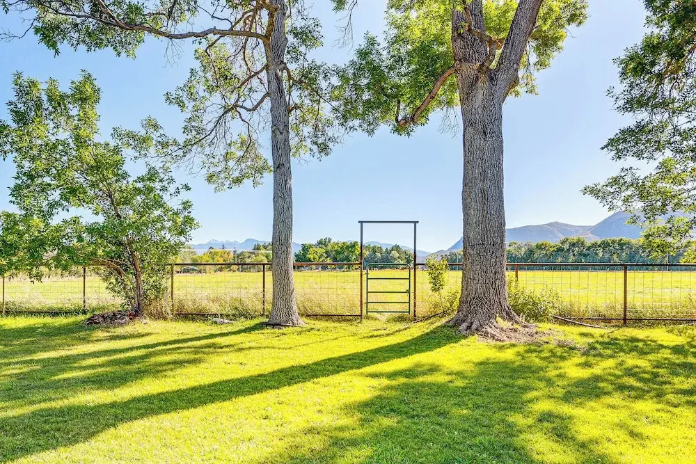 Patio & Mountain Views: Farmhouse in Mancos!