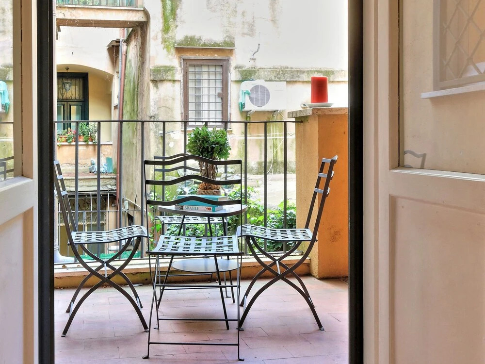 Charme Monti Small Terrace