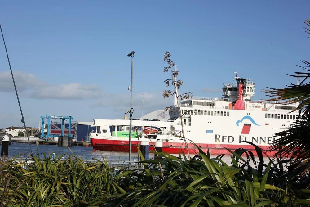 The Nautilus Cowes IOW Sleeps 4 & Private Garden