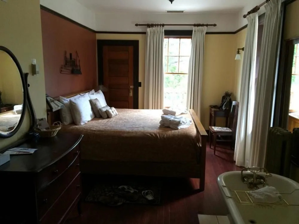 Naramata Heritage Inn & Spa