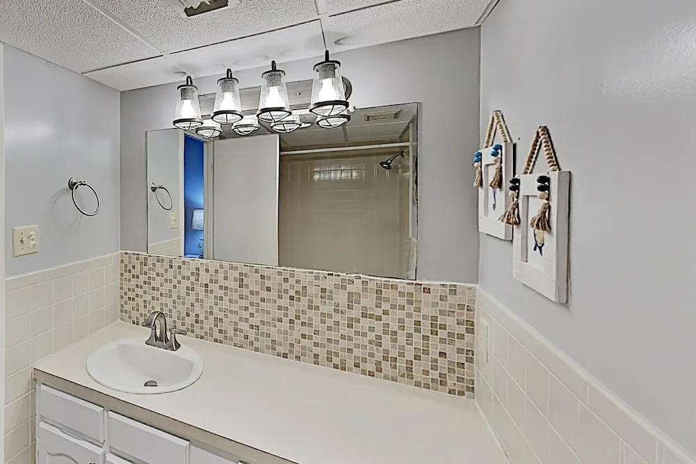 Updated Getaway W/ Pool, Hot Tub & Epic Bay Views 2 Bedroom Condo