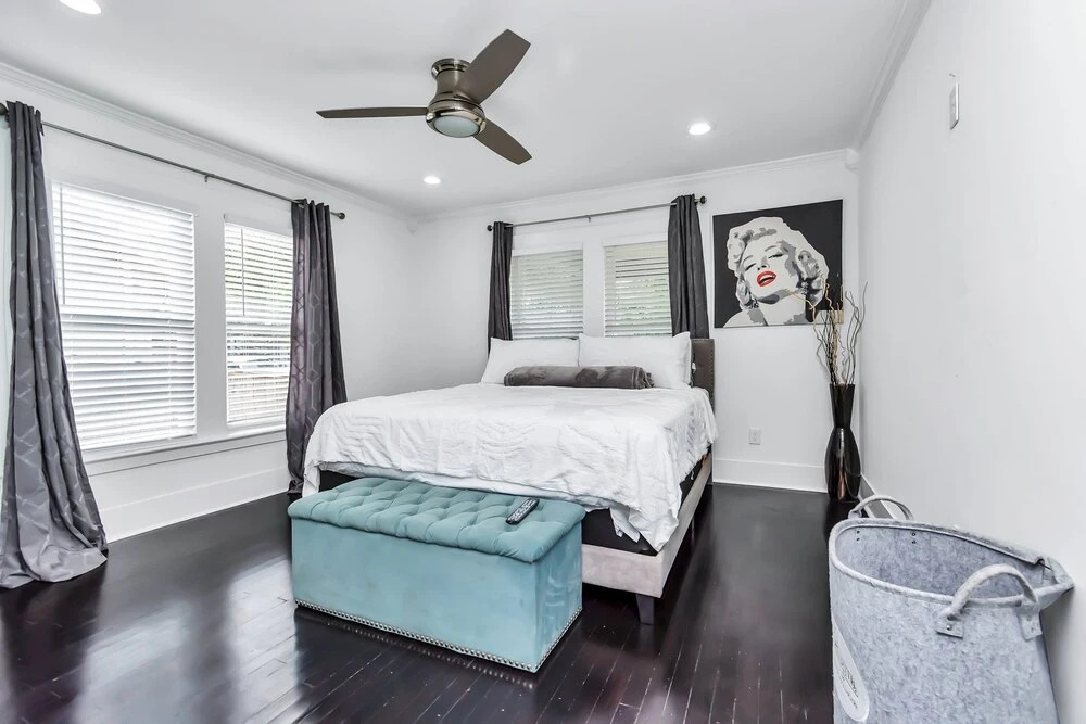Historical Cozy Home in the Houston Heights Near Downtown, Midtown Galleria