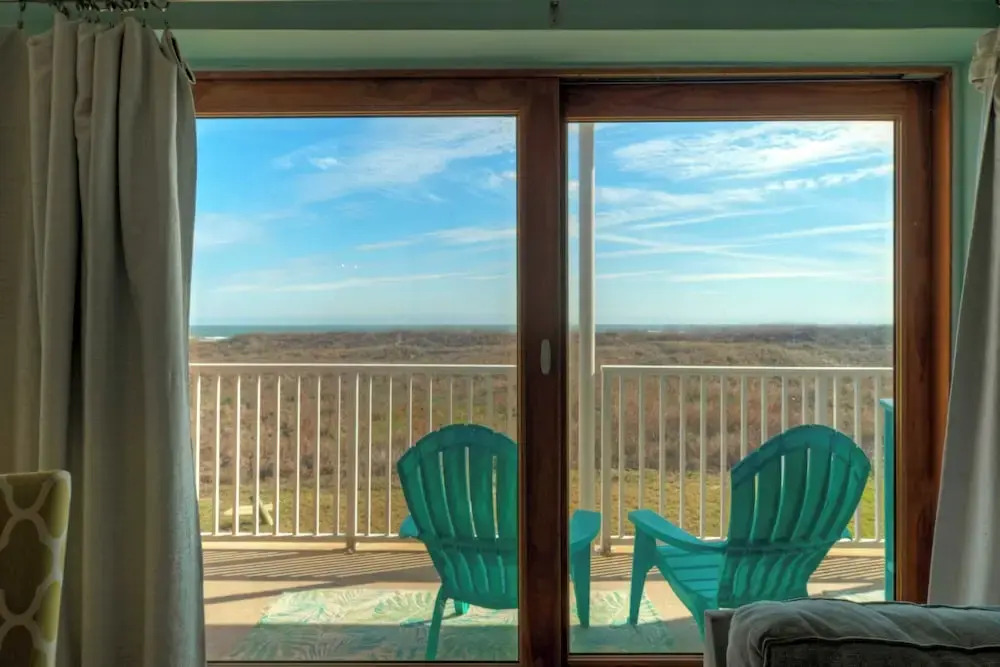 Sleeps 18 2 Beachfront Condos w/ 2 Pools, Tennis/pickleball, Beach Boardwalk
