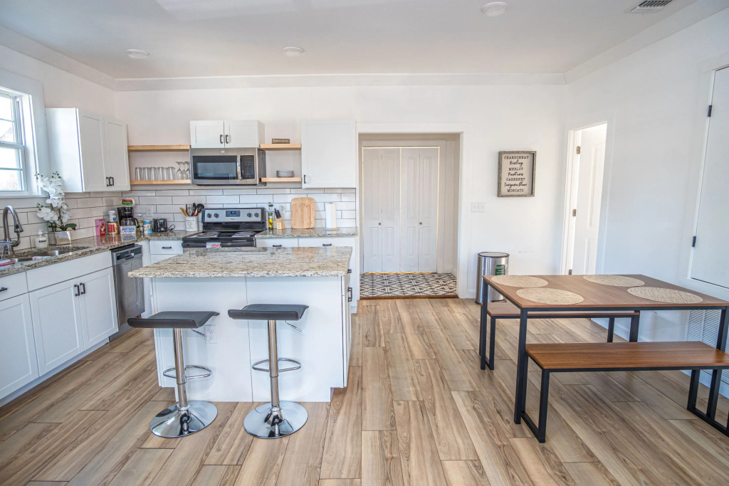 Cozy Remodeled 2br/1ba Near Downtown