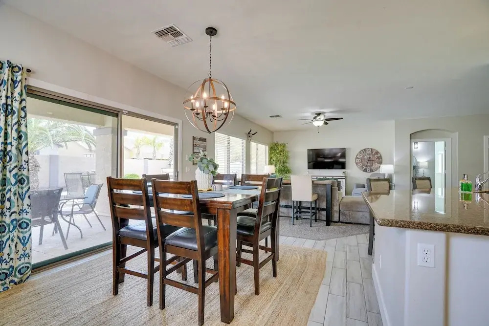 Luxe Surprise Home: Pool, Putting Green & Hot Tub!
