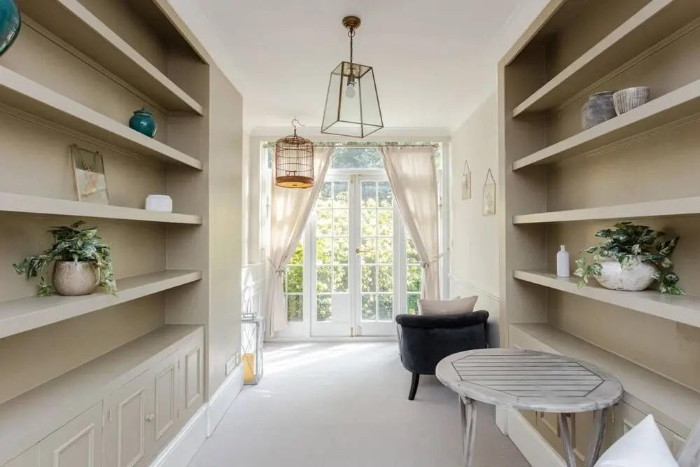 Beautiful 5 Bedroom Home With Garden in South Kensington