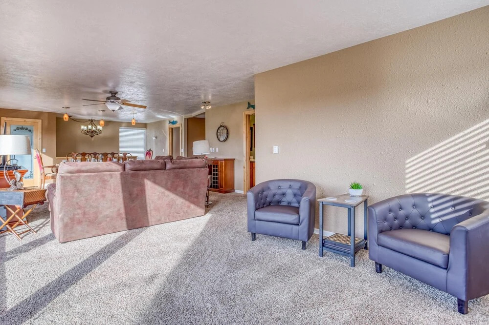 Charming Bungalow with Game Room and Scenic Views - Delightful Coastal Retreat