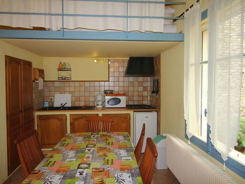 Antique Holiday Home in L'isle-sur-la-sorgue With Pool