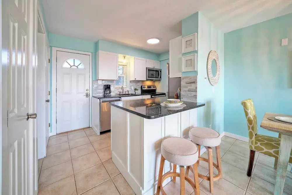 Sleeps 18, 2 Condos Beach Access, Pool, Views, Tennis + Pickleball Courts