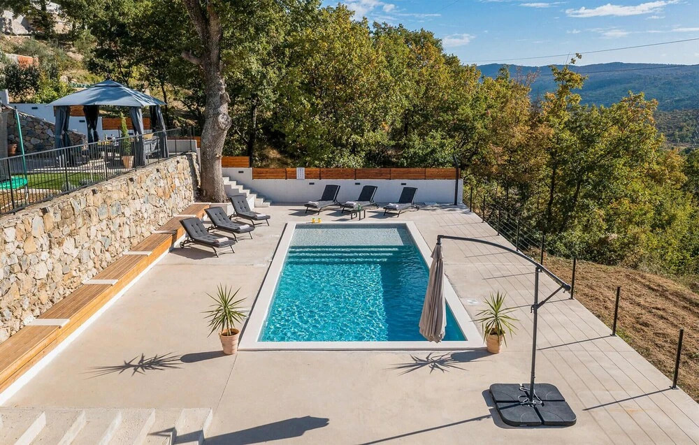 Gorgeous Home In Srinjine