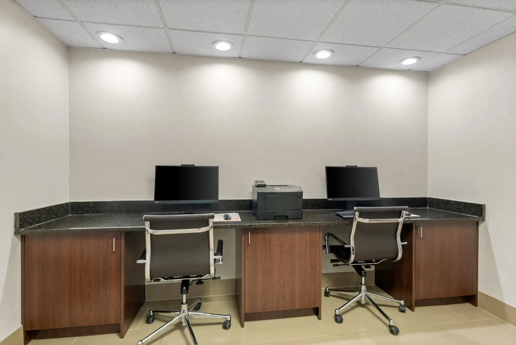 Comfort Suites Bethlehem Near Lehigh University and LVI Airport