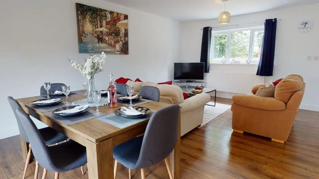 Private Spacious 2 Bedroom, 2 Bathroom & 2 Parking by Srk Accommodation