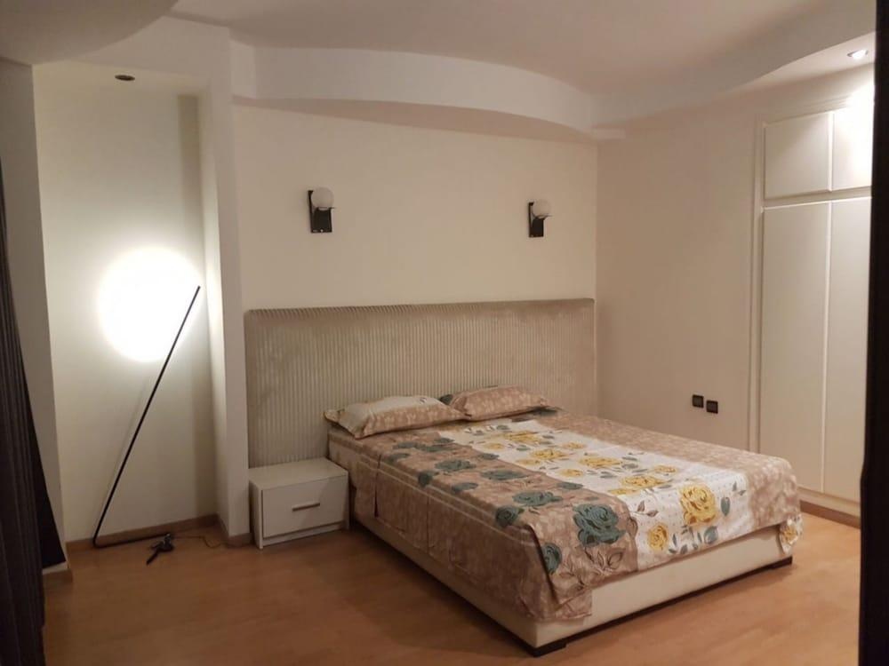 Spacious Apartment Downtown