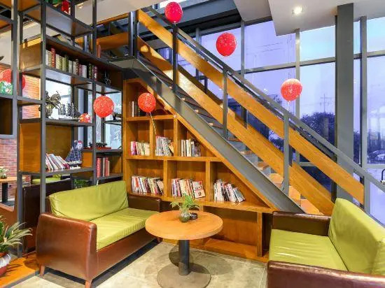 James Joyce Coffetel Hefei South High Speed Railway Station