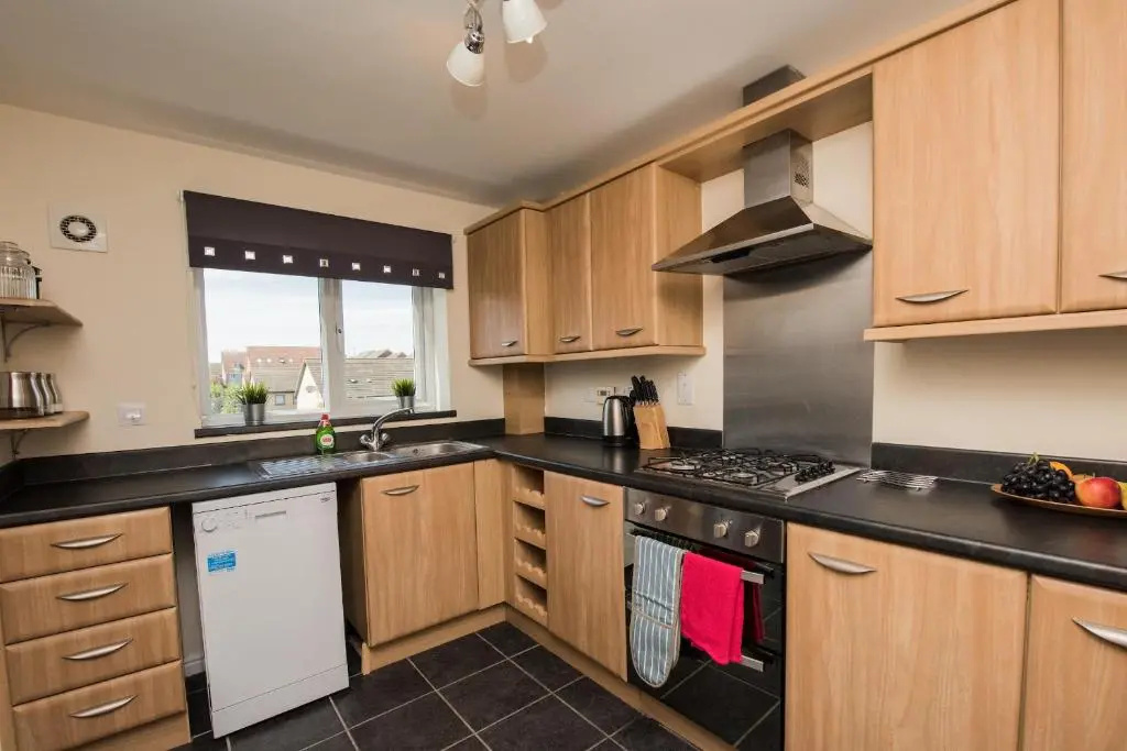6-bedroom Contractor House with 6 bathrooms, Free WiFi and Parking - Kennedy House by Your Lettings Peterborough