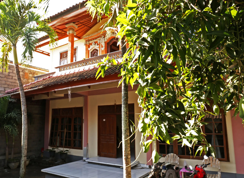 Surfers House
