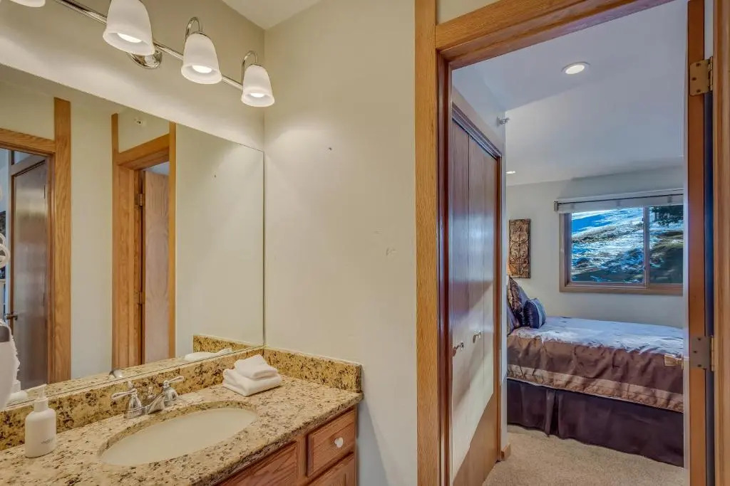 Laurelwood Condominiums Studio Premier Unit 410