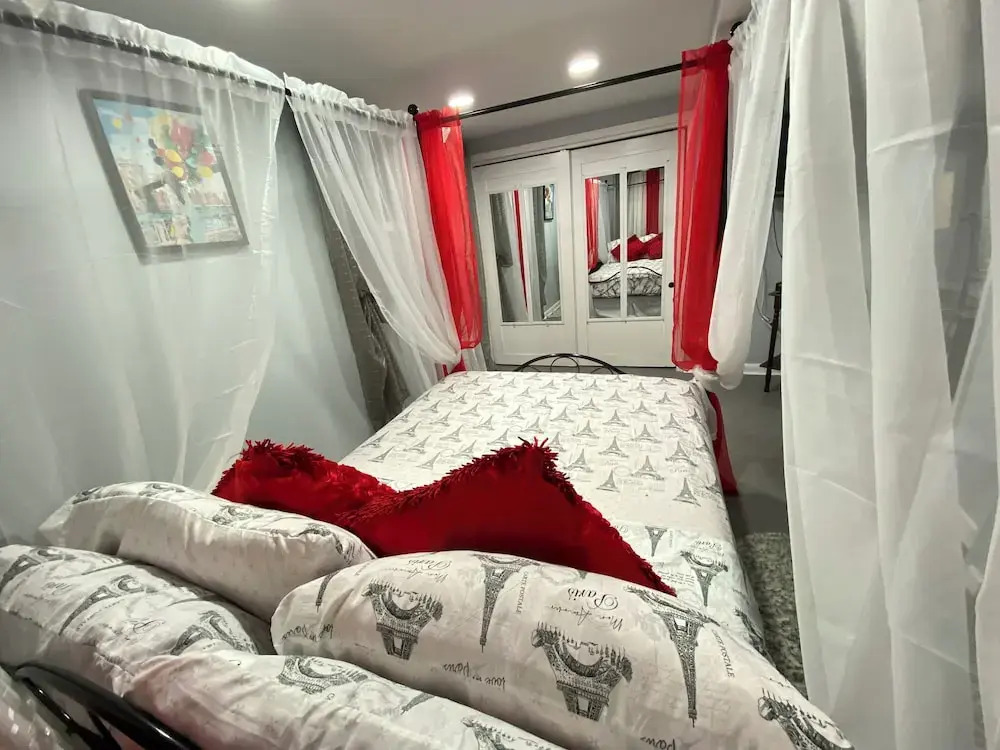 Nice one bedroom apartment at 15 minutes to New York excellent bus transportation