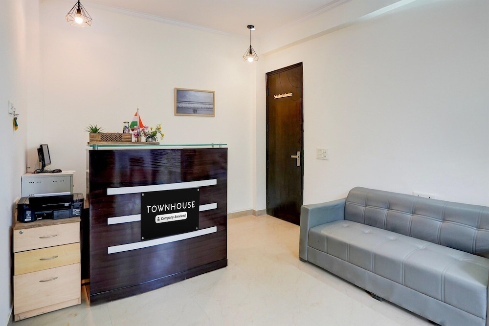 Townhouse Hotel Sec- 54 Golf Course Road