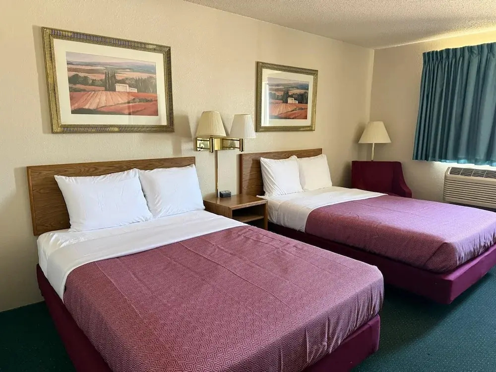 Cassville Four Seasons Inn & Suites