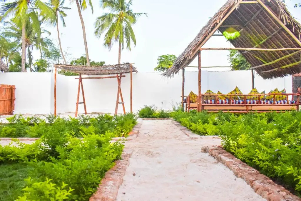 Uhuru Hotel & Restaurant