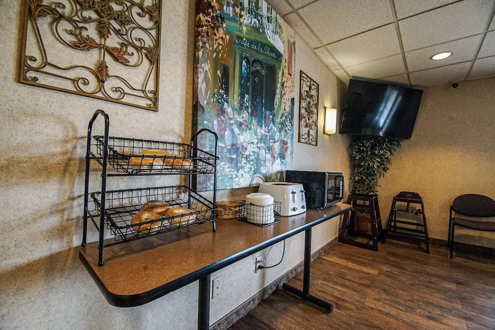 Airport Value Inn and Suites