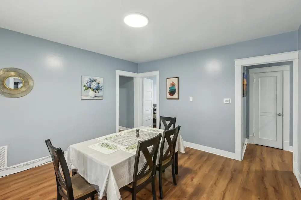 Comfy 3br Flat Close To The Falls 3 Bedroom Apts