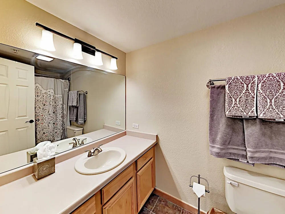 Lakepoint #708 - 3 Br Condo