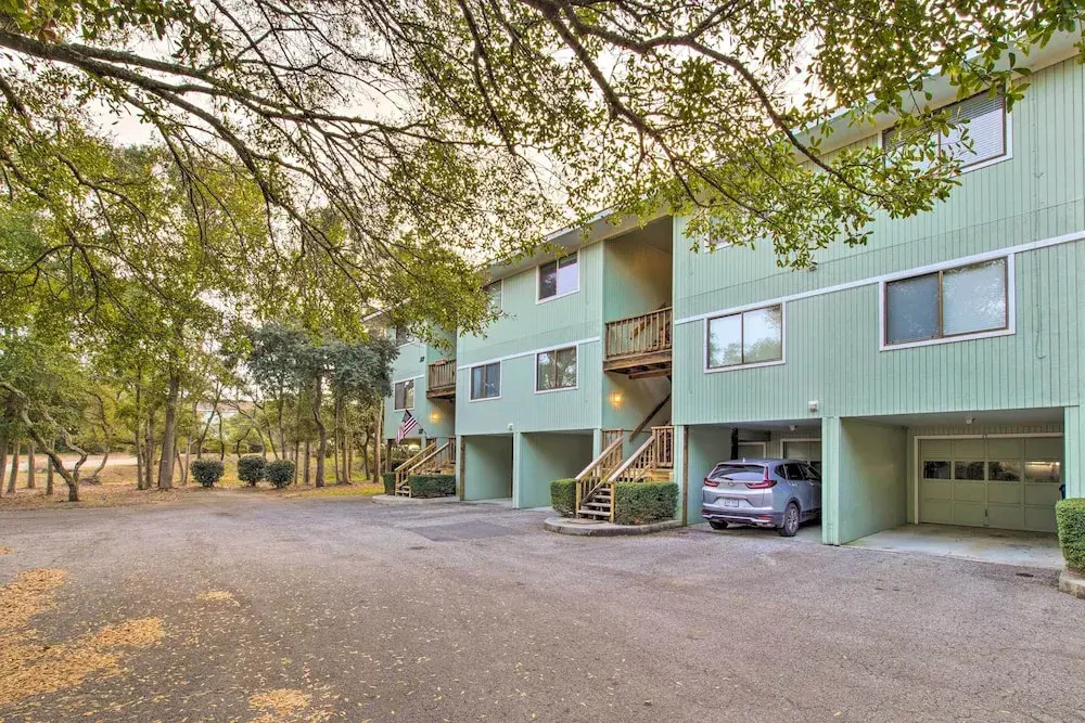 'sound of the Sea' Oak Island Condo w/ Pools!