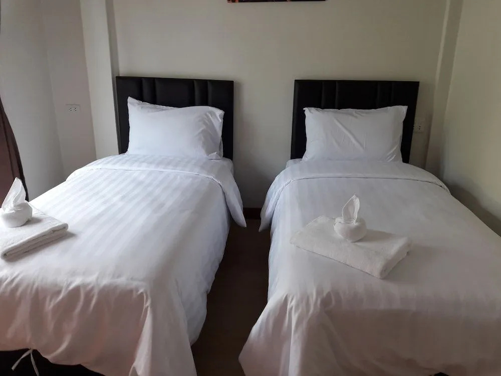 Phenwaree Amphawa Resort