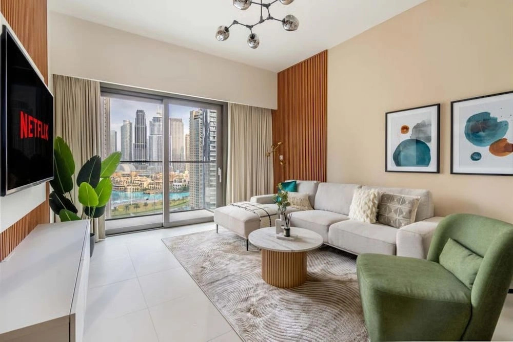 1 BR Apt Luxury at Burj Crown