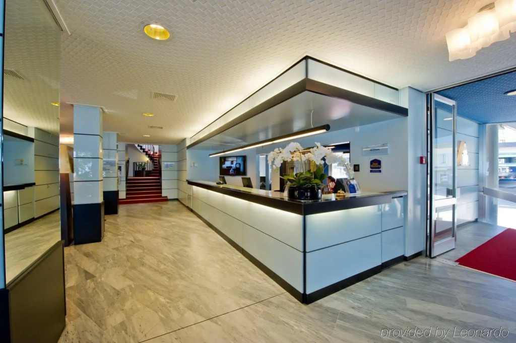 Hotel Mona