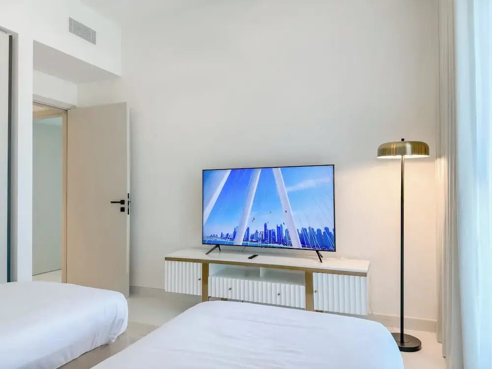 High floor Panoramic 2BR & Private Beach