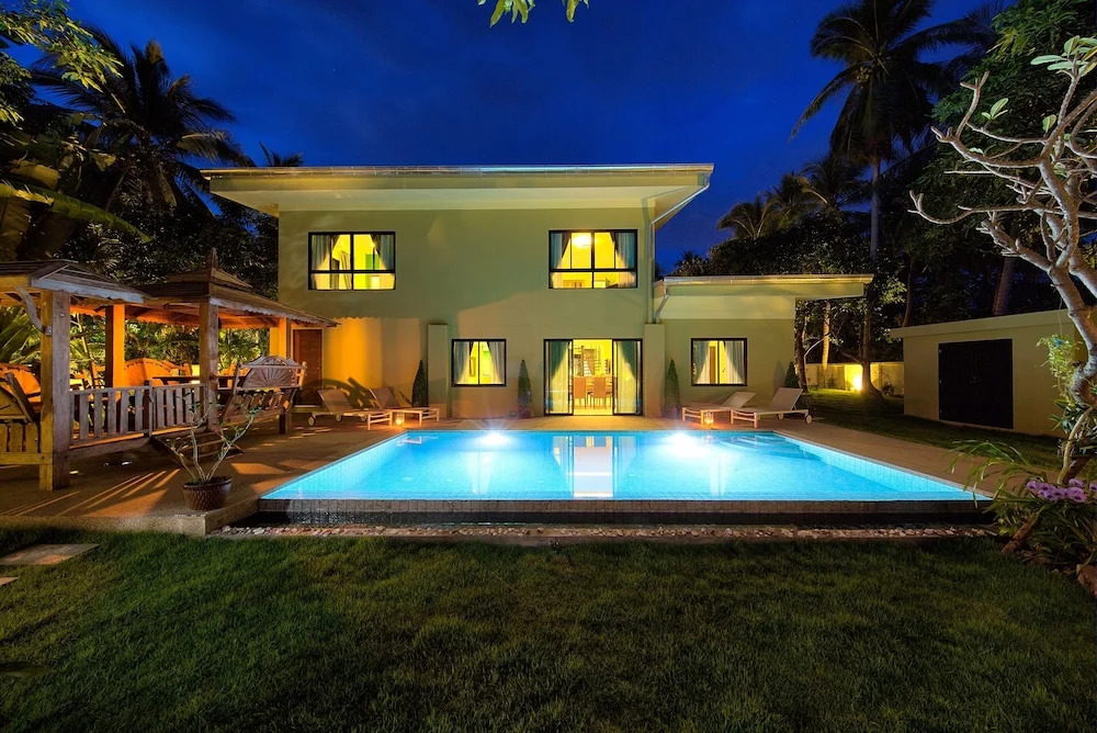 Superb Family Hide-away Four Bedroom Garden Villa With Family Pool