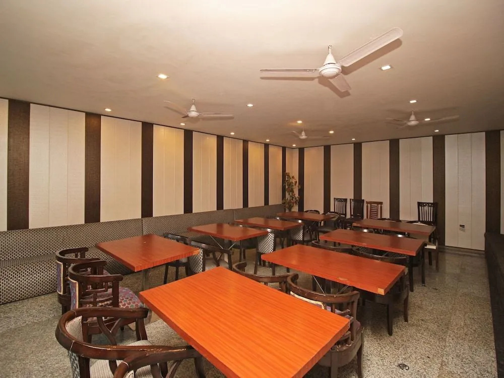 OYO Collection O 476 Hotel Gera's