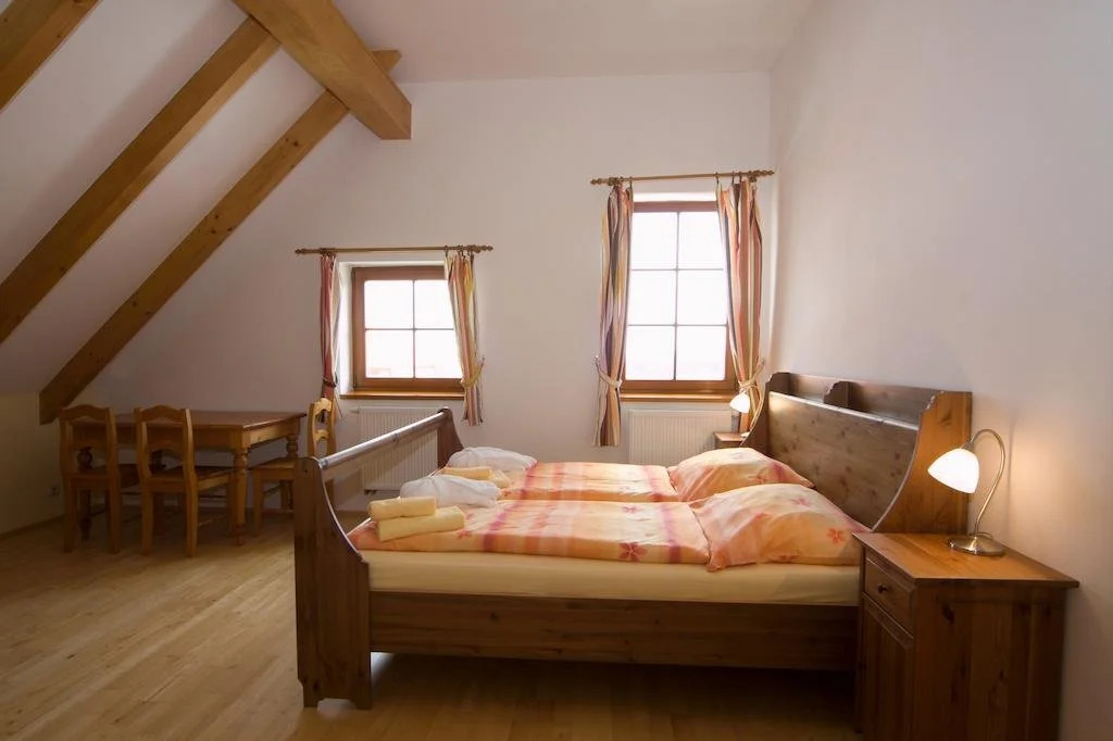 Hotelový a jezdecký areál Dvůr Krutěnice