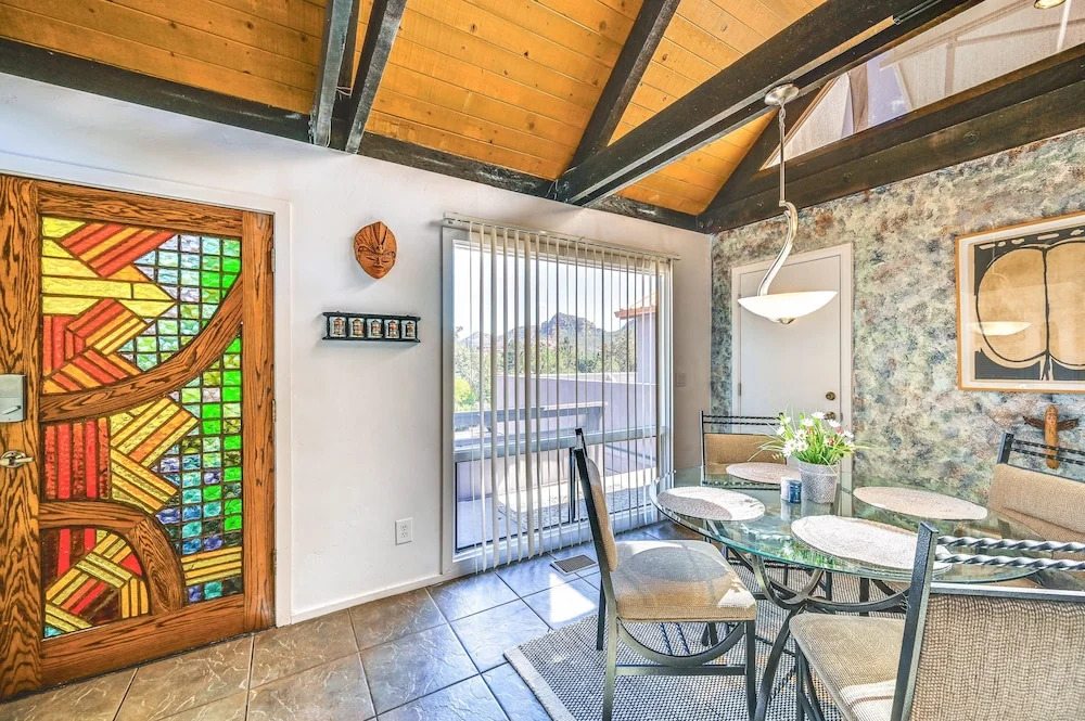 Walk to Hiking Trails: Sedona Red Rock Retreat
