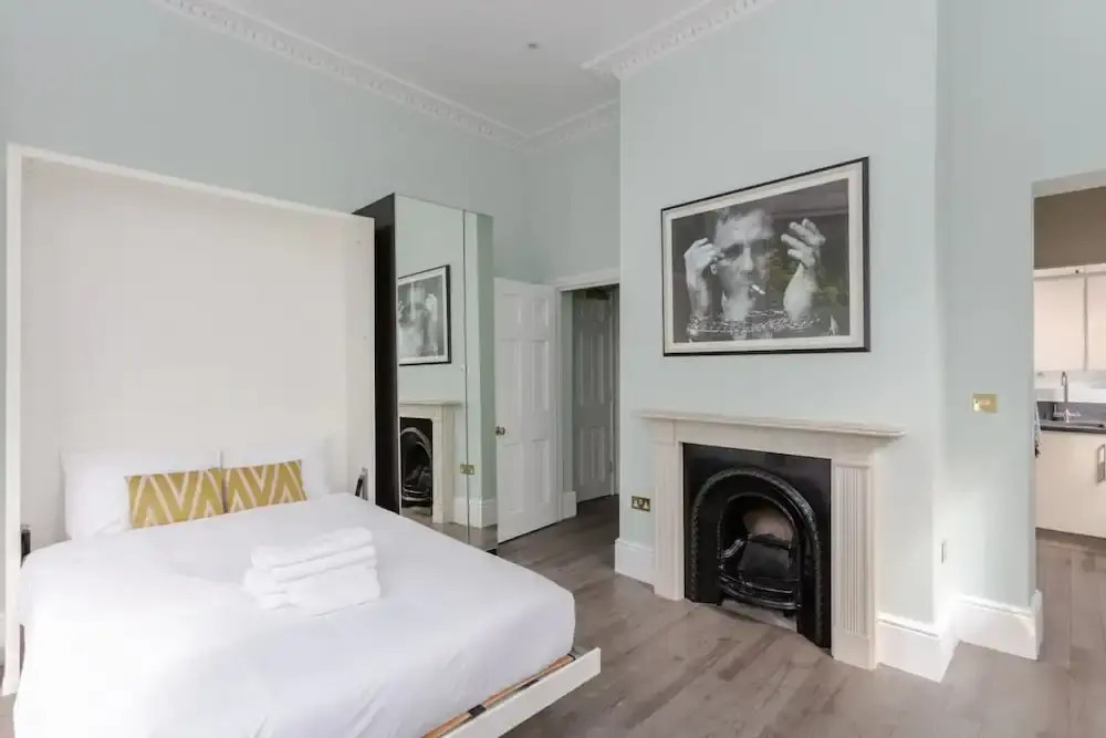 Chic, Newly Renovated Studio Apartment in Angel