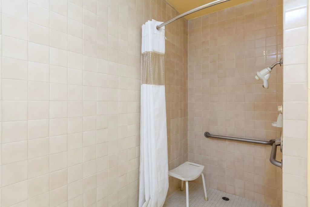 Americas Best Value Inn & Suites Bakersfield Central