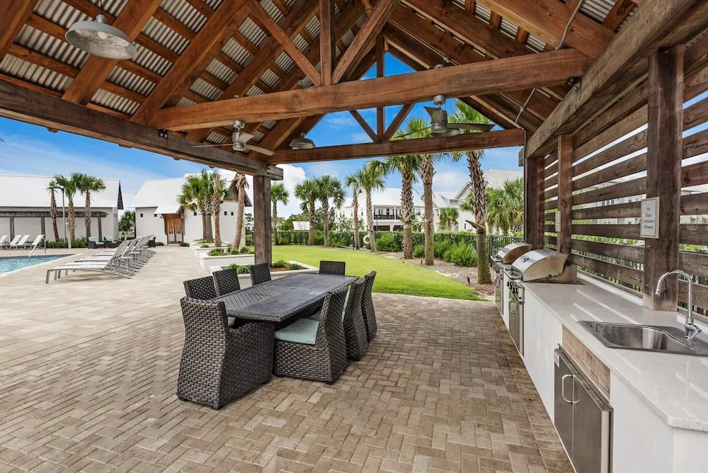 Town of Prominence 326b- Seaside Paradise