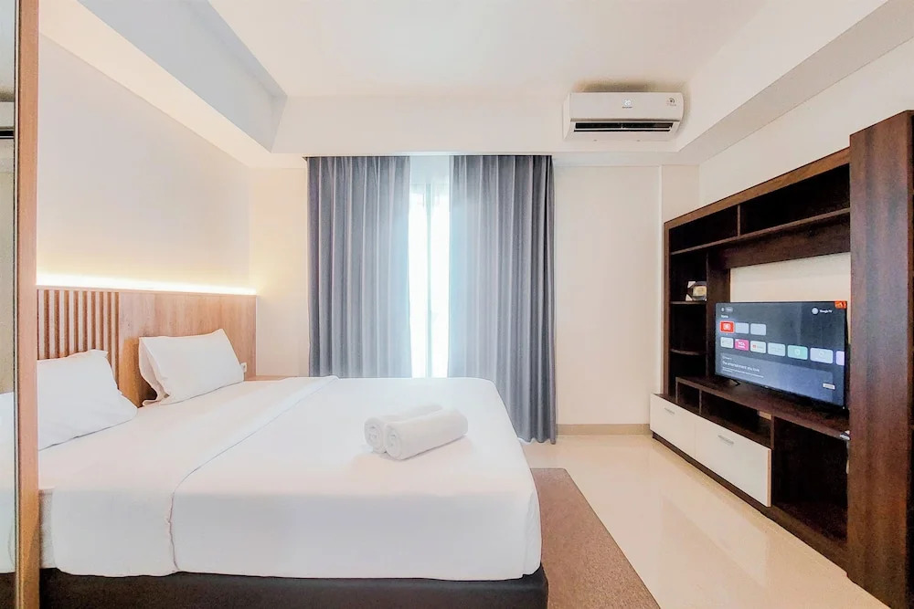 Comfort Living 1Br Without Living Room At Bintaro Embarcadero Apartment