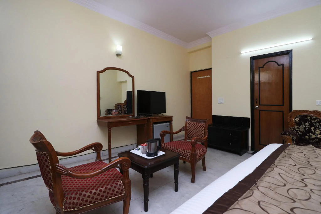 OYO 12311 Hotel Emerald