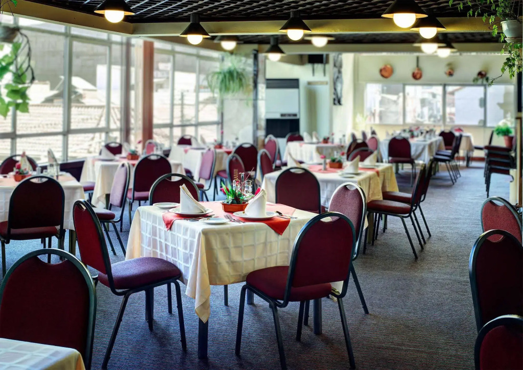 Cesars Plaza Hotel
