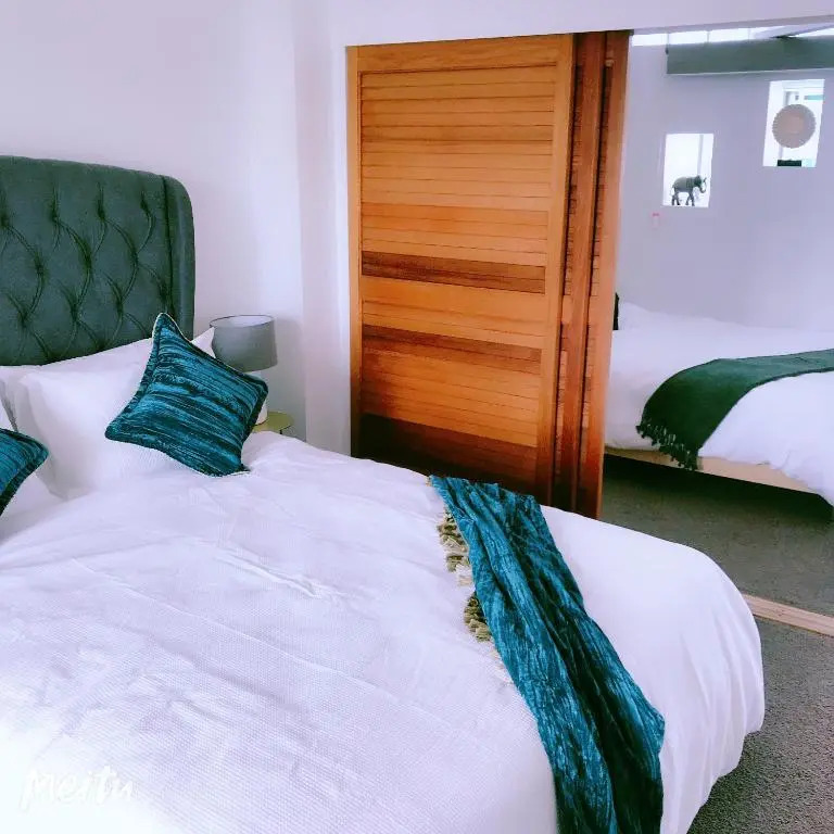 All New Lux Panoramic Sea-view Penthouse on Princes Wharf