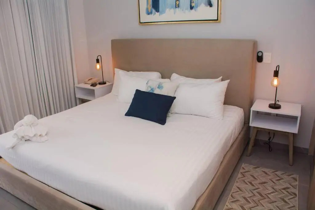 G012S-Esther Gallery Luxury Condo. The Jewel of downtown
