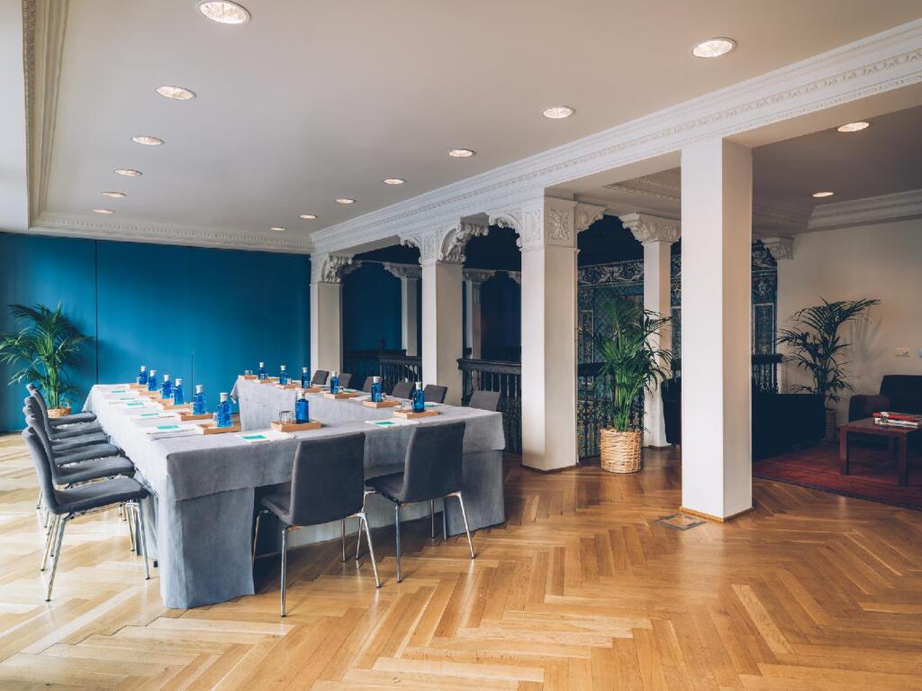 Отель Iberostar Las Letras Gran Via